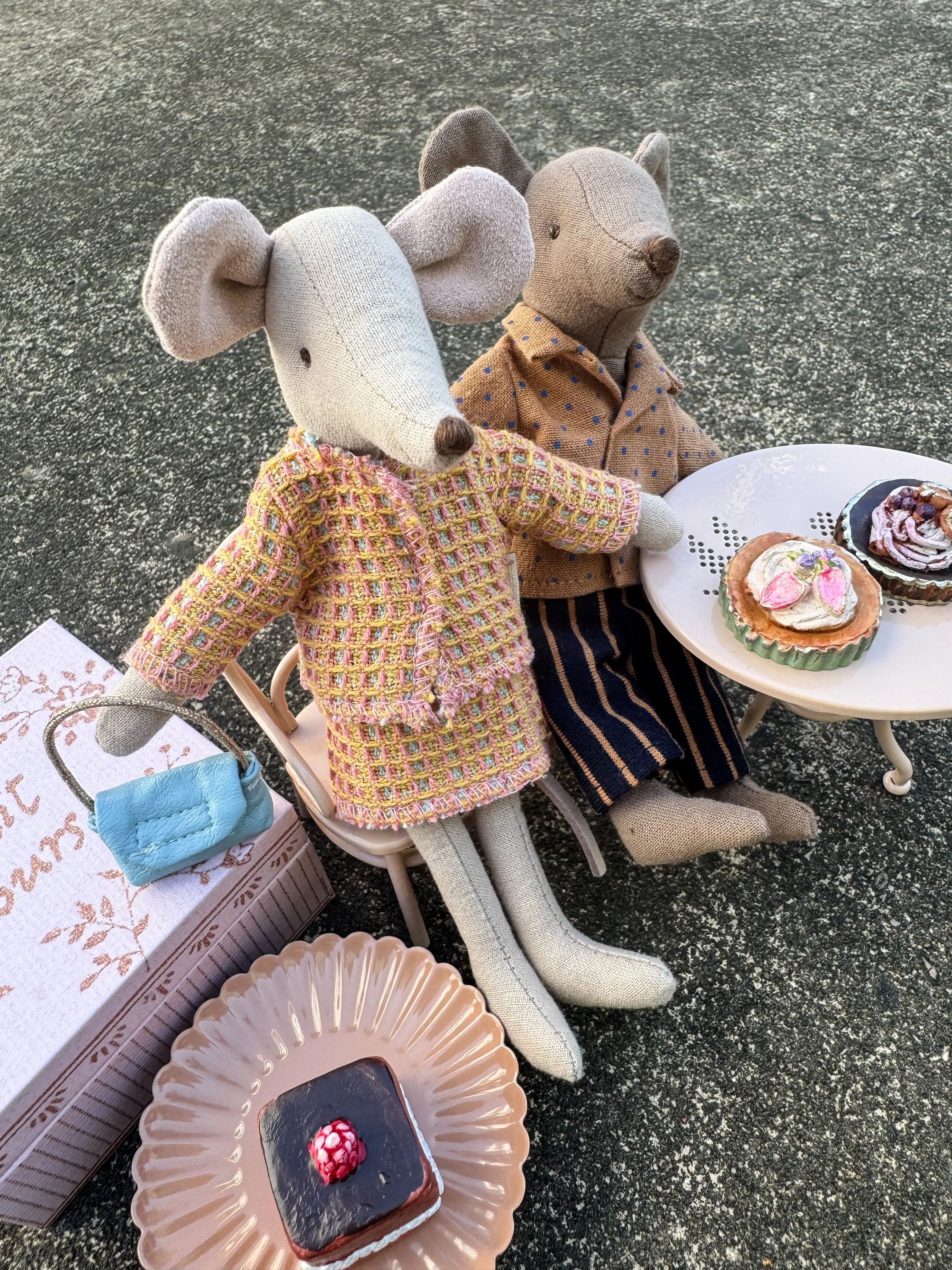 Cakes and cakestand, Mini
