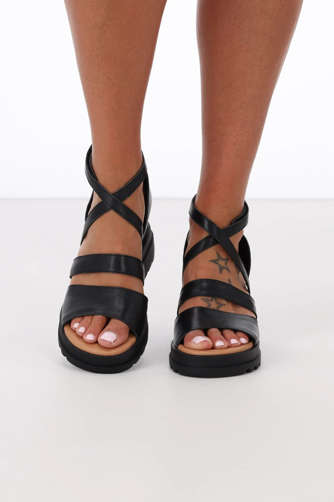 Django & Juliette Bevela Black Leather