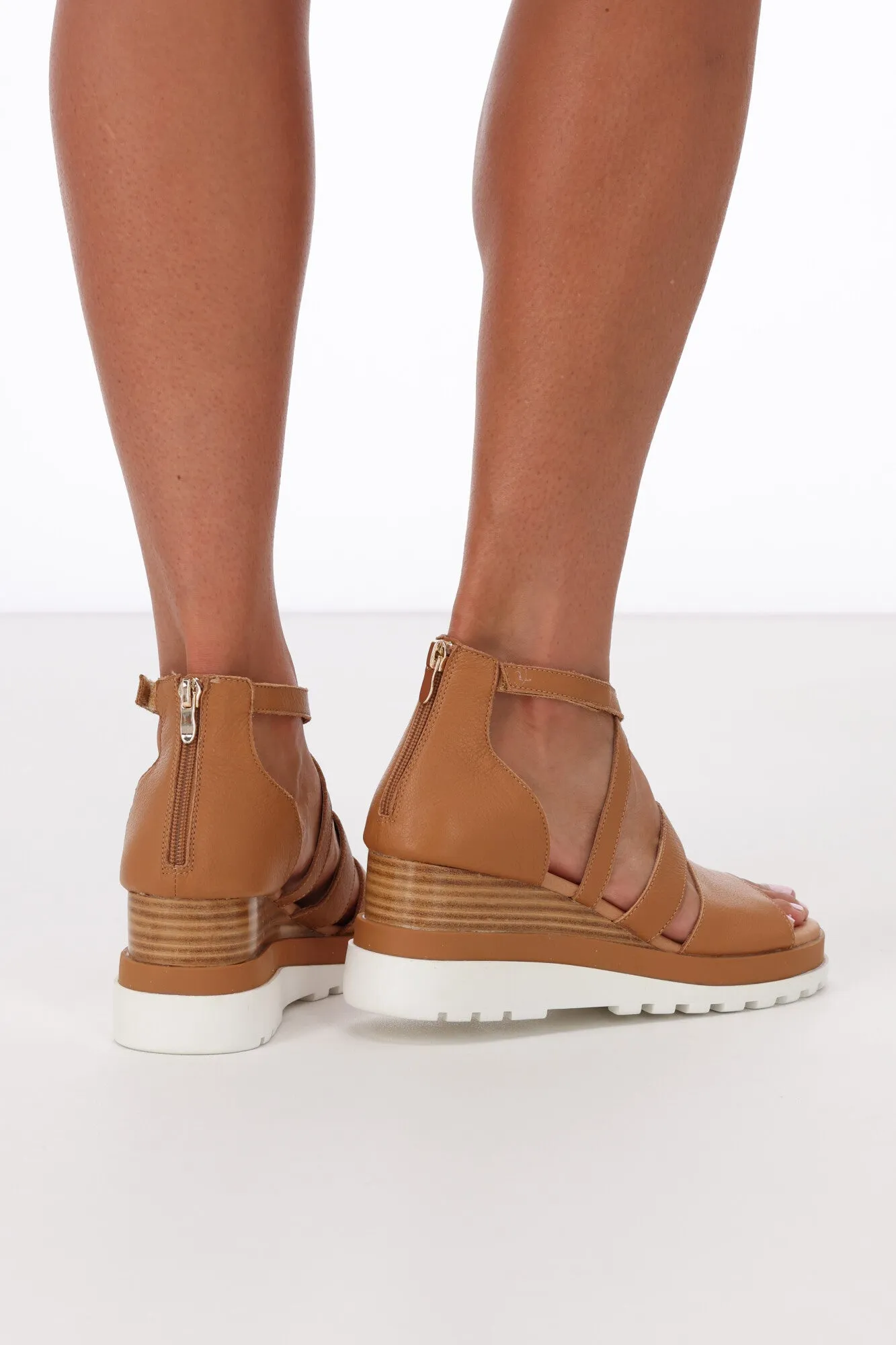 Django & Juliette Bevela Dark Tan White Sole Leather