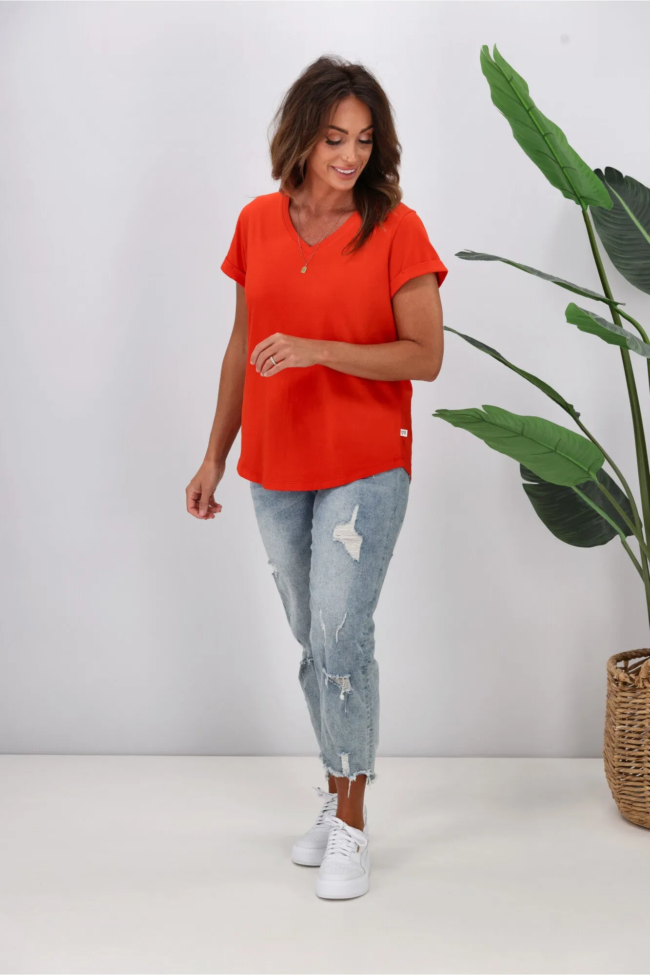 Shine On Essentials V Tee Bright Red