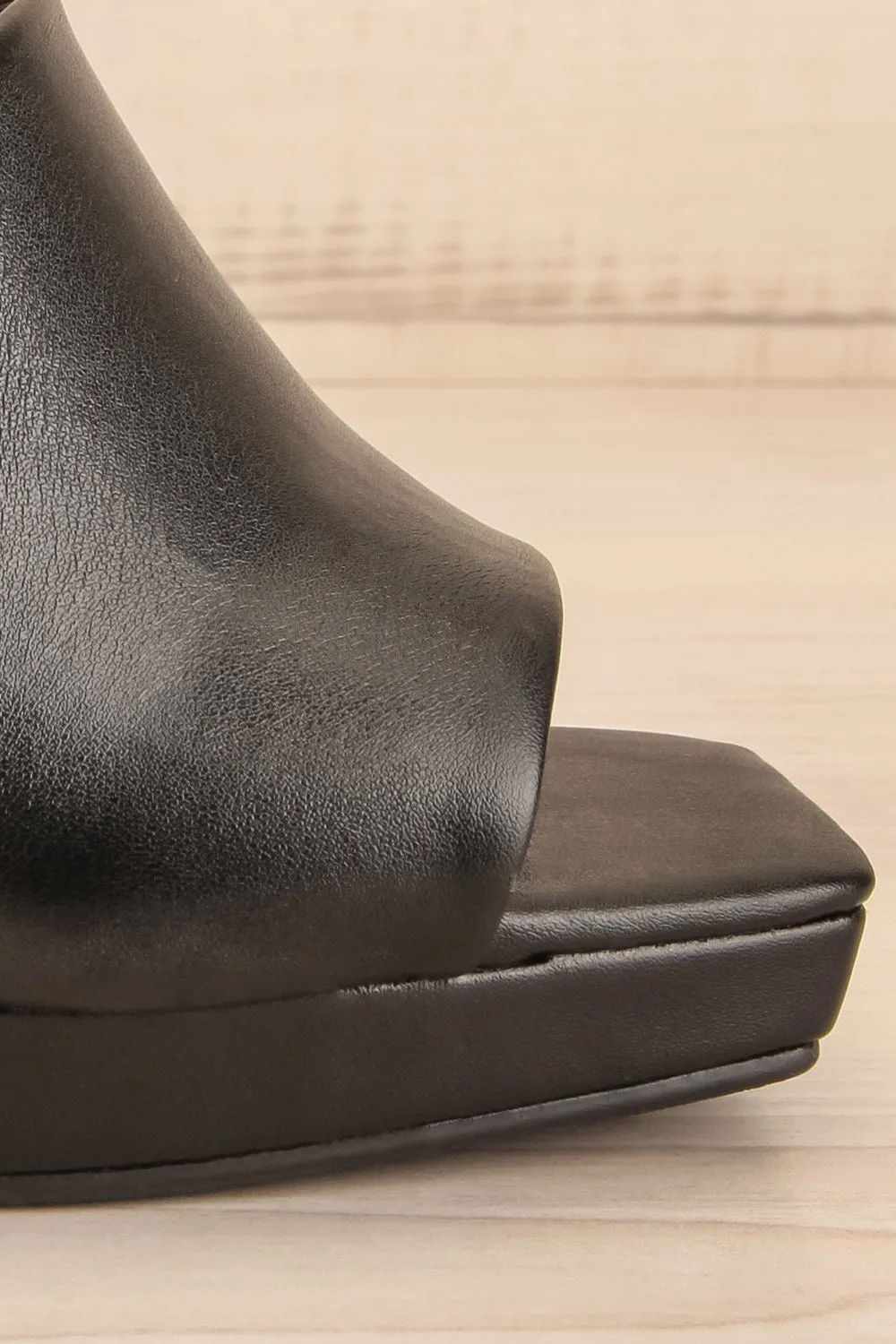 Tucana Black | Heeled Mules