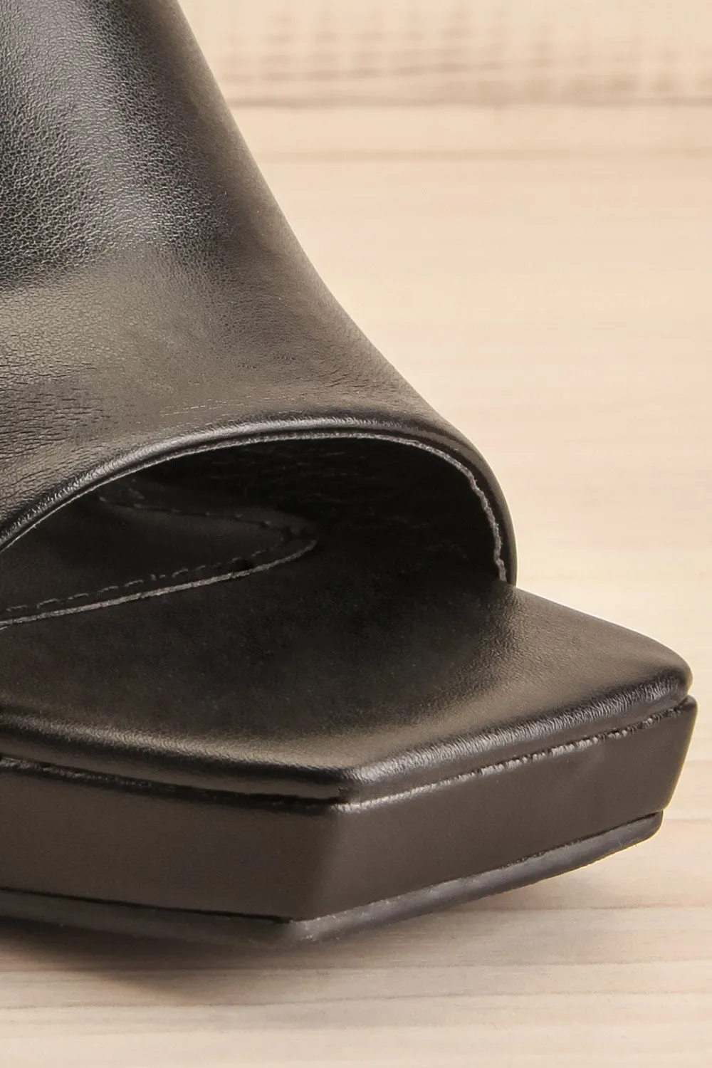 Tucana Black | Heeled Mules