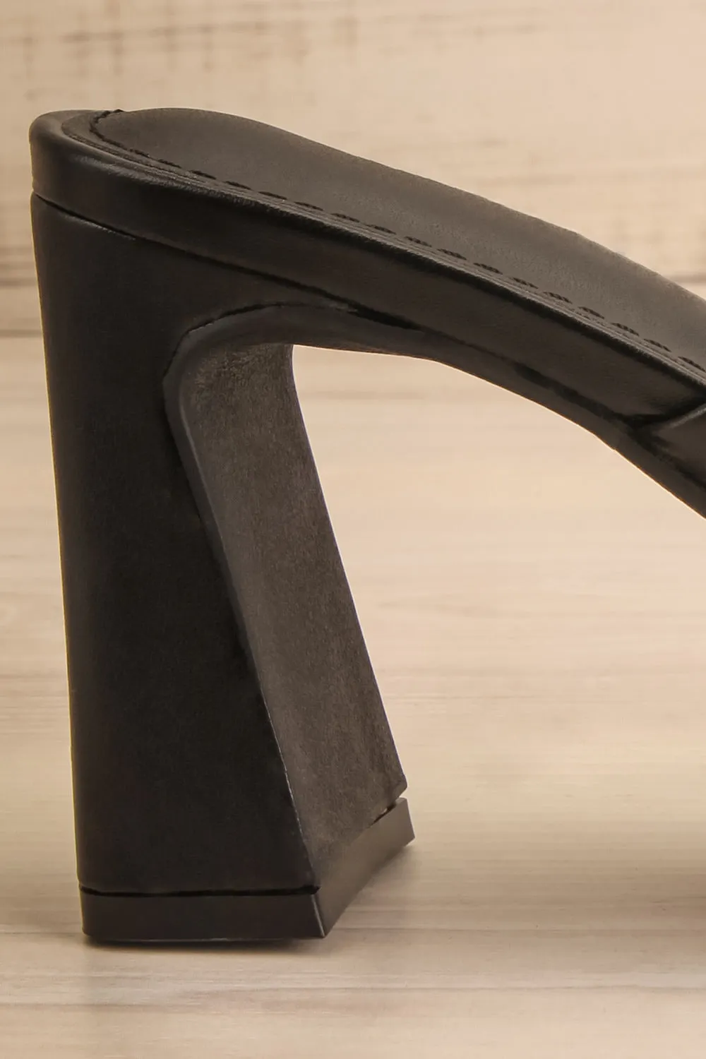 Tucana Black | Heeled Mules