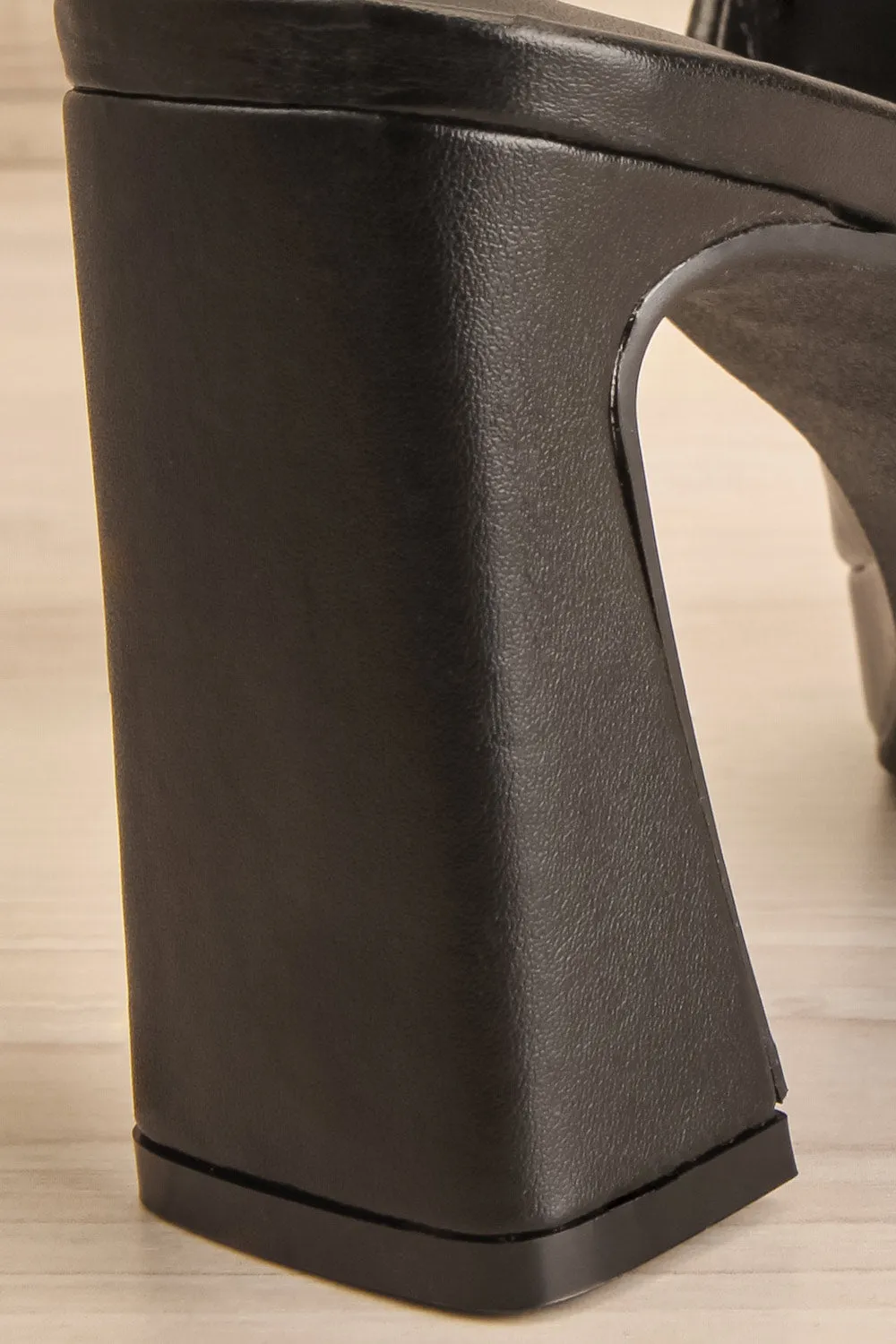 Tucana Black | Heeled Mules