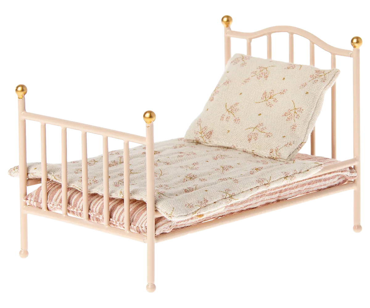 Vintage Bed, Mouse - Rose