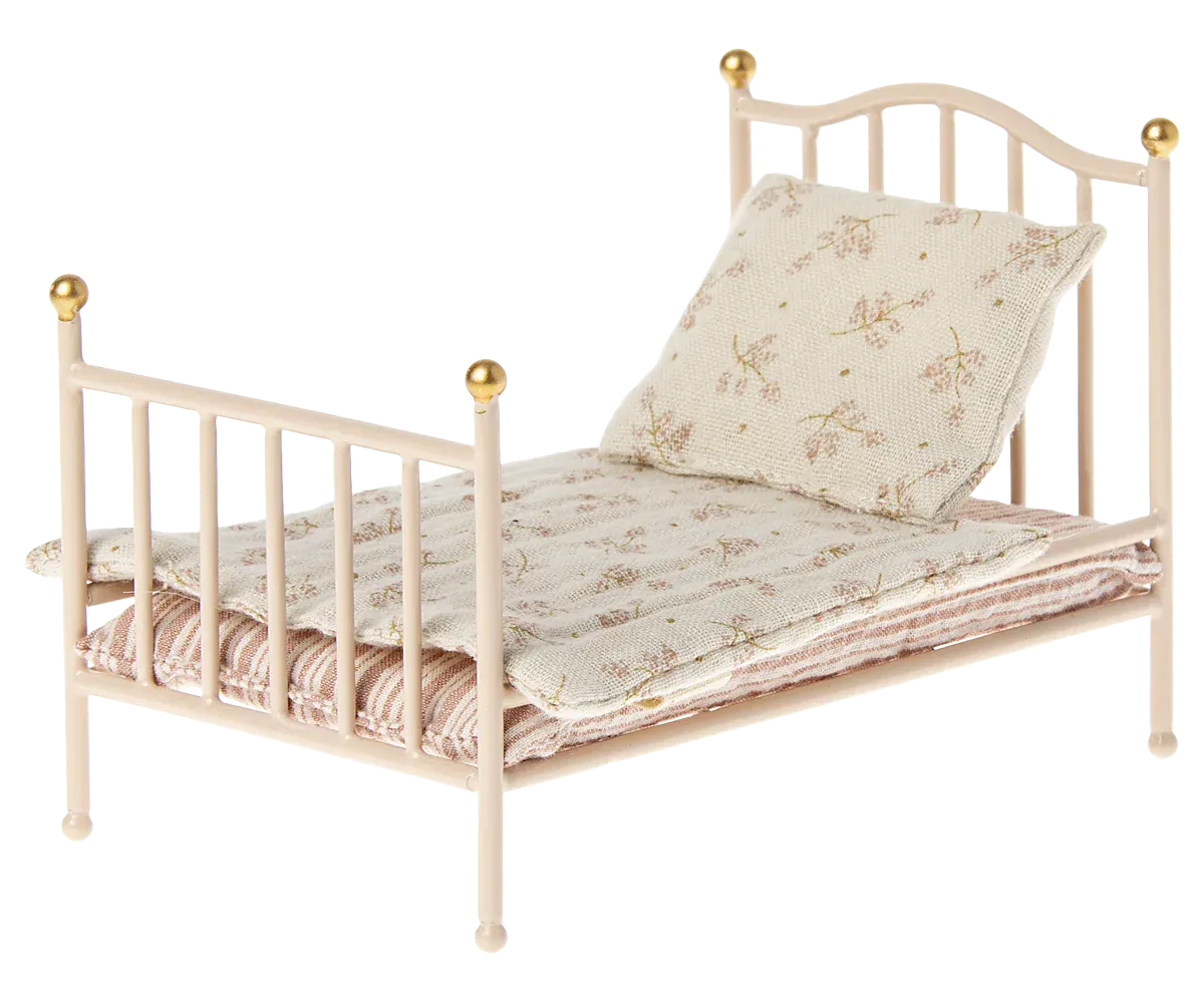 Vintage Bed, Mouse - Rose